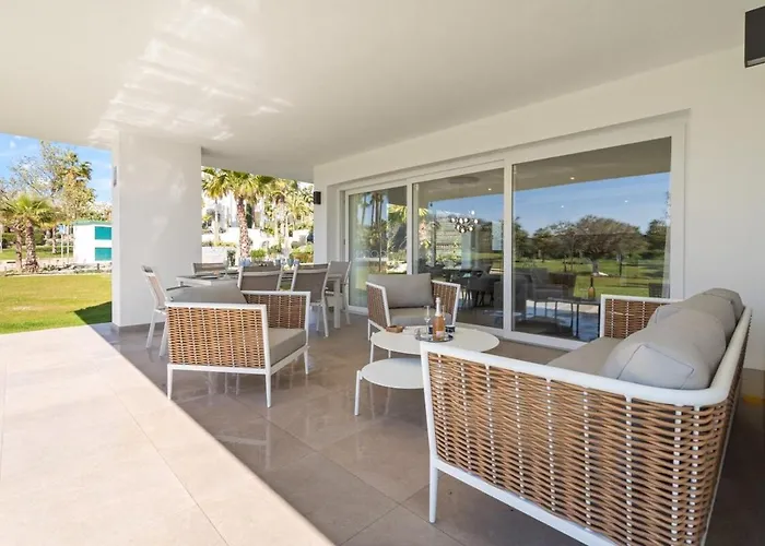 Al4-2107 - - Alcazaba Lagoon * Estepona